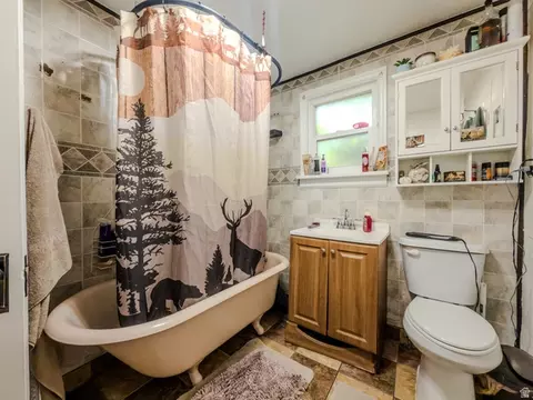 Bath - 625 S 200 E, Springville, UT 84663 photo 6 of 6