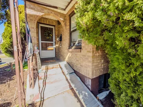 Exterior - 625 S 200 E, Springville, UT 84663 photo 2 of 5