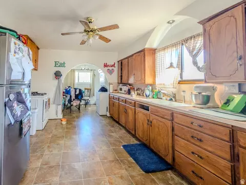 Kitchen - 625 S 200 E, Springville, UT 84663 photo 6 of 11