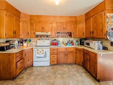 Kitchen - 625 S 200 E, Springville, UT 84663 photo 3 of 11
