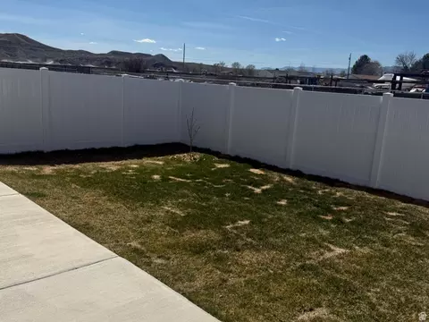 Exterior - 704 E Pine St, Wellington, UT 84542 photo 4 of 5