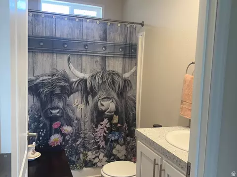 Bath - 704 E Pine St, Wellington, UT 84542 photo 2 of 2