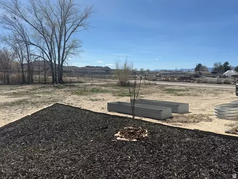 Exterior - 704 E Pine St, Wellington, UT 84542 photo 2 of 5