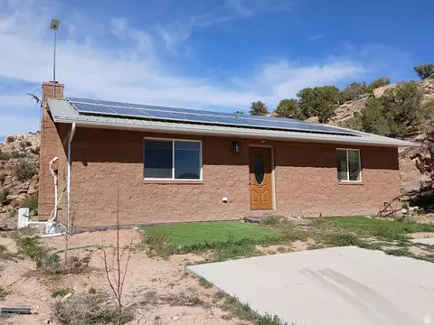 634 Black Steer Rd, Aneth, UT 84510