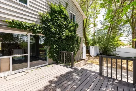 Exterior - 150 S 450 E, Clearfield, UT 84015 photo 2 of 9