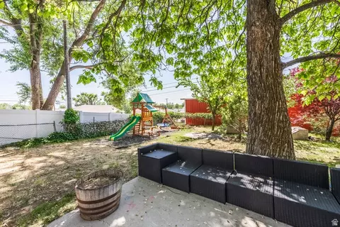 Exterior - 150 S 450 E, Clearfield, UT 84015 photo 5 of 9