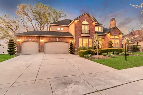 Exterior - 329 E Brown Farm Ln S, Draper, UT 84020 photo 2 of 11