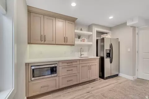 Kitchen - 329 E Brown Farm Ln S, Draper, UT 84020 photo 3 of 4