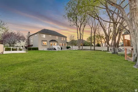 Exterior - 329 E Brown Farm Ln S, Draper, UT 84020 photo 11 of 11