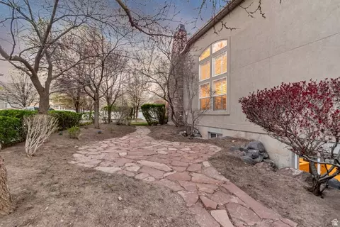 Exterior - 329 E Brown Farm Ln S, Draper, UT 84020 photo 10 of 11