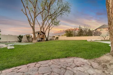 Exterior - 329 E Brown Farm Ln S, Draper, UT 84020 photo 5 of 11