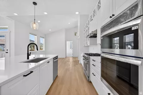 Kitchen - 572 W 500 N, Mapleton, UT 84664 photo 2 of 4