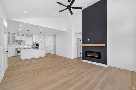 Living - 572 W 500 N, Mapleton, UT 84664 photo 4 of 4