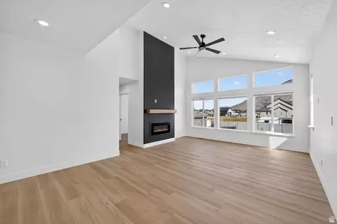 Living - 572 W 500 N, Mapleton, UT 84664 photo 2 of 4
