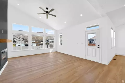 Living - 572 W 500 N, Mapleton, UT 84664 photo 3 of 4