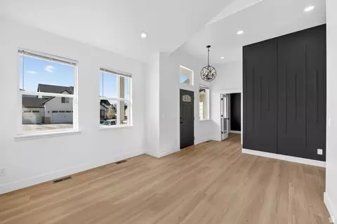 Living - 572 W 500 N, Mapleton, UT 84664 photo 1 of 4
