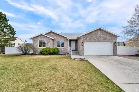 Exterior - 694 E 260 S, Midway, UT 84049 photo 2 of 12