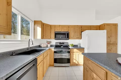 Kitchen - 694 E 260 S, Midway, UT 84049 photo 3 of 6