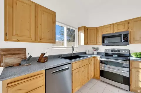 Kitchen - 694 E 260 S, Midway, UT 84049 photo 2 of 6