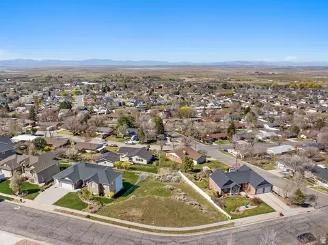 2510 S Elm Grove Dr W, Perry, UT 84302 photo 2