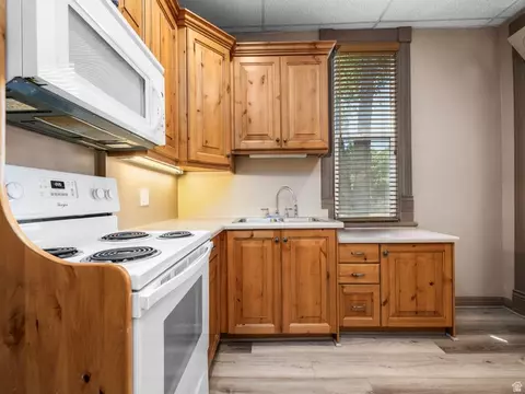 Kitchen - 204 E 100 N, Meadow, UT 84644 photo 2 of 3