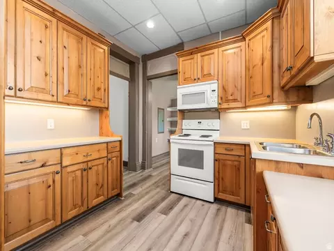 Kitchen - 204 E 100 N, Meadow, UT 84644 photo 3 of 3