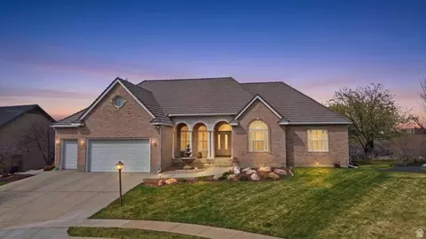 27 Canterbury Ln, Logan, UT 84321