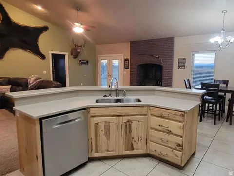 Kitchen - 9755 E 4000 N, Lapoint, UT 84039 photo 4 of 6