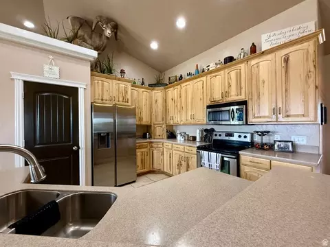 Kitchen - 9755 E 4000 N, Lapoint, UT 84039 photo 6 of 6