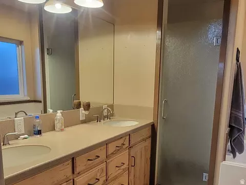 Bath - 9755 E 4000 N, Lapoint, UT 84039 photo 1 of 4