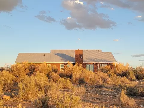 Exterior - 9755 E 4000 N, Lapoint, UT 84039 photo 12 of 28