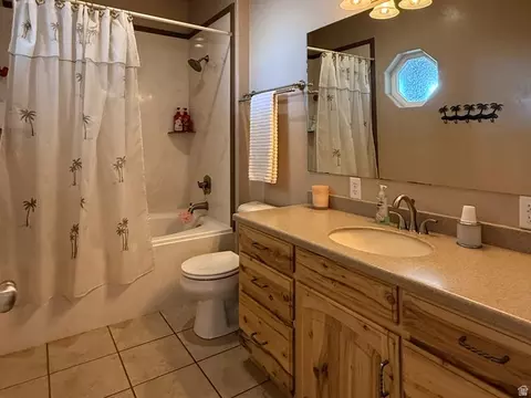 Bath - 9755 E 4000 N, Lapoint, UT 84039 photo 3 of 4