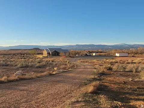Exterior - 9755 E 4000 N, Lapoint, UT 84039 photo 16 of 28
