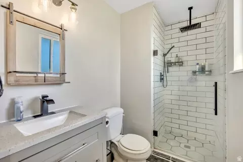 Bath - 371 W 1125 N, Centerville, UT 84014 photo 1 of 3