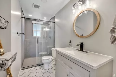 Bath - 371 W 1125 N, Centerville, UT 84014 photo 3 of 3