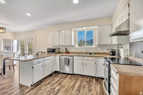 Kitchen - 371 W 1125 N, Centerville, UT 84014 photo 2 of 2