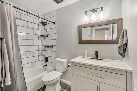 Bath - 371 W 1125 N, Centerville, UT 84014 photo 2 of 3