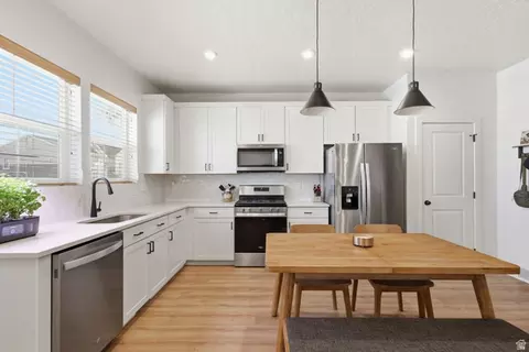 9387 N Vernham Ln, Eagle Mountain, UT 84005