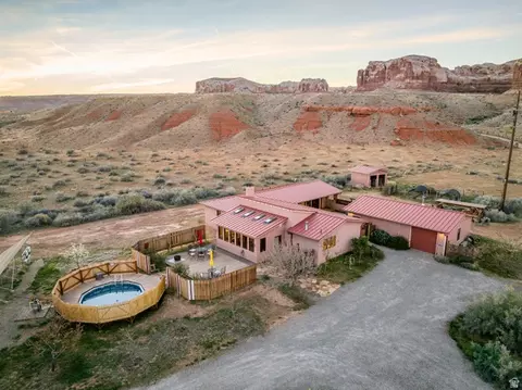 16 W Cobble Ln, Bluff, UT 84512