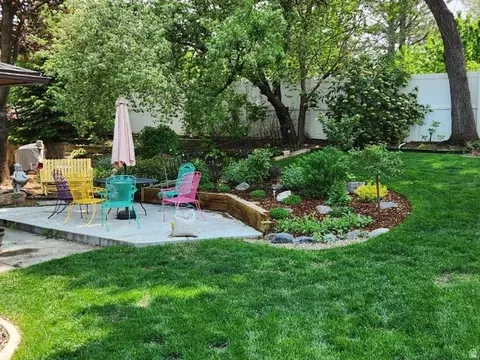 Exterior - 1761 S Davis Blvd E, Bountiful, UT 84010 photo 6 of 7