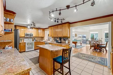 Kitchen - 1761 S Davis Blvd E, Bountiful, UT 84010 photo 1 of 2