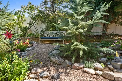 Exterior - 1761 S Davis Blvd E, Bountiful, UT 84010 photo 4 of 7