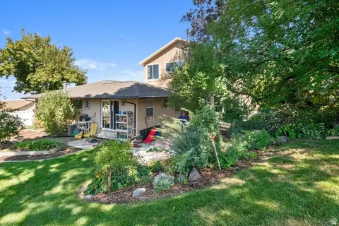 Exterior - 1761 S Davis Blvd E, Bountiful, UT 84010 photo 1 of 7