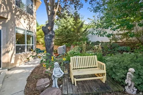Exterior - 1761 S Davis Blvd E, Bountiful, UT 84010 photo 5 of 7