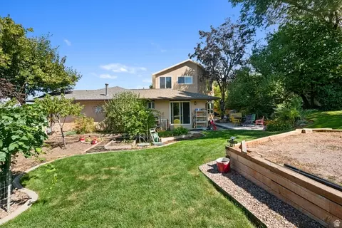 Exterior - 1761 S Davis Blvd E, Bountiful, UT 84010 photo 2 of 7