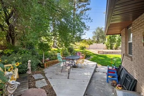 Exterior - 1761 S Davis Blvd E, Bountiful, UT 84010 photo 3 of 7