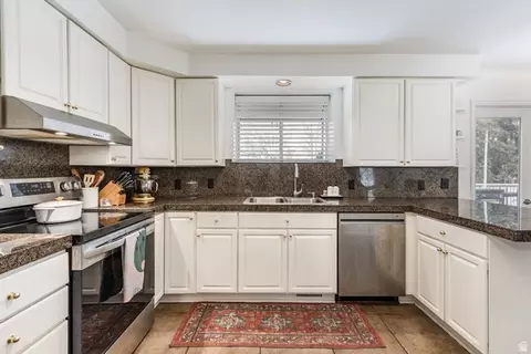 Kitchen - 4160 S 2700 E, Holladay, UT 84124 photo 2 of 3
