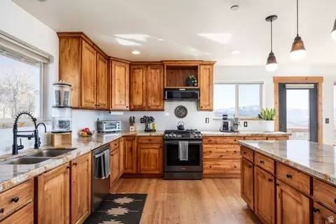 Kitchen - 277 E Crestview Dr, Wanship, UT 84017 photo 4 of 6