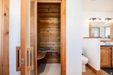 Bath - 277 E Crestview Dr, Wanship, UT 84017 photo 3 of 5