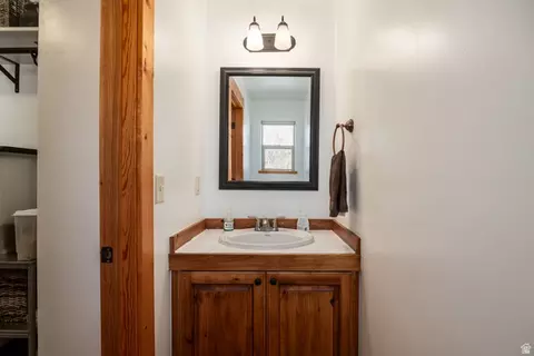 Bath - 277 E Crestview Dr, Wanship, UT 84017 photo 5 of 5